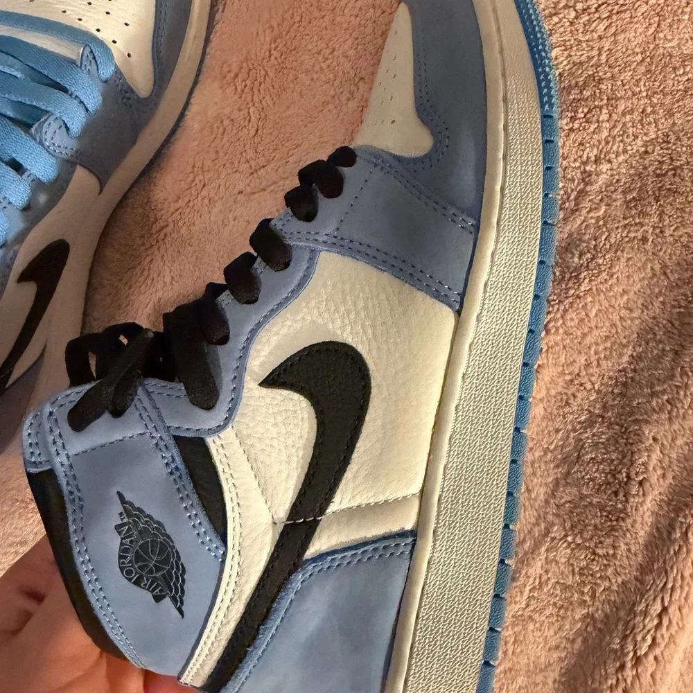Air Jordan 1 Retro High White University Blue Black GS